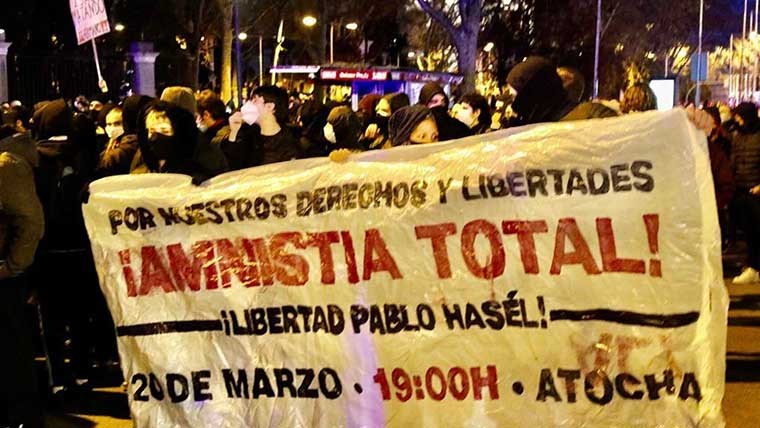 تواصل الاحتجاجات بإسبانيا، والمتظاهرون يطالبون بإطلاق سراح مغني الراب هاسيل