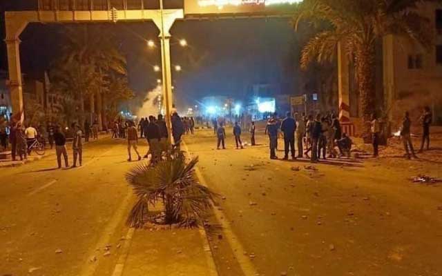 احتجاجات عنيفة في ورقلة بعد الحكم بالسجن ضد ناشط جزائري(مع فيديو)