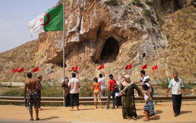 مغاربة وجزائريون يُشهرون نداء المستقبل من أجل فتح معبر بري إنساني للعائلات الجزائرية المغربية(مع فيديو)