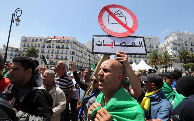 جمعة الغضب...الحراك الجزائري يرفض التشريعيات المبكرة ويطالب برحيل النظام