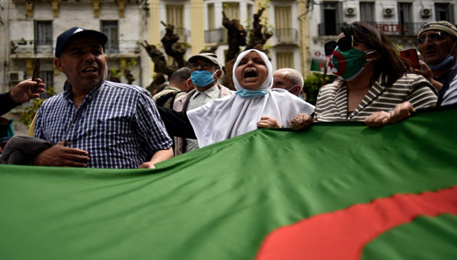 جمعة الغضب... مسيرات حاشدة في الجزائر للمطالبة بتغيير النظام(مع فيديو)