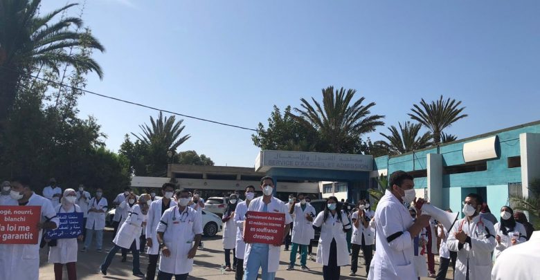 الأطباء الداخليون بالمستشفى الجامعي بأكادير  يشهرون الاحتجاج..وهذه مطالبهم