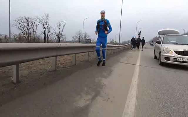مهندس كهرباء يركض من شرق روسيا إلى غربها (مع فيديو)