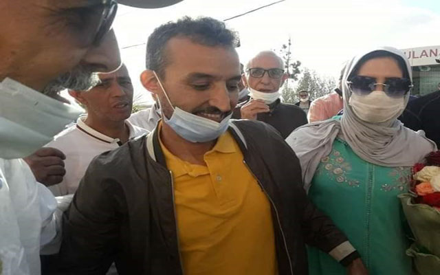 الصحافي محمد بوطعام خارج أسوار السجن بعد حصوله على البراءة