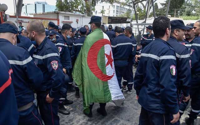 الجزائر.. توقيف 230 عنصر حماية مدنية لمشاركتهم في احتجاجات سلمية(مع فيديو)