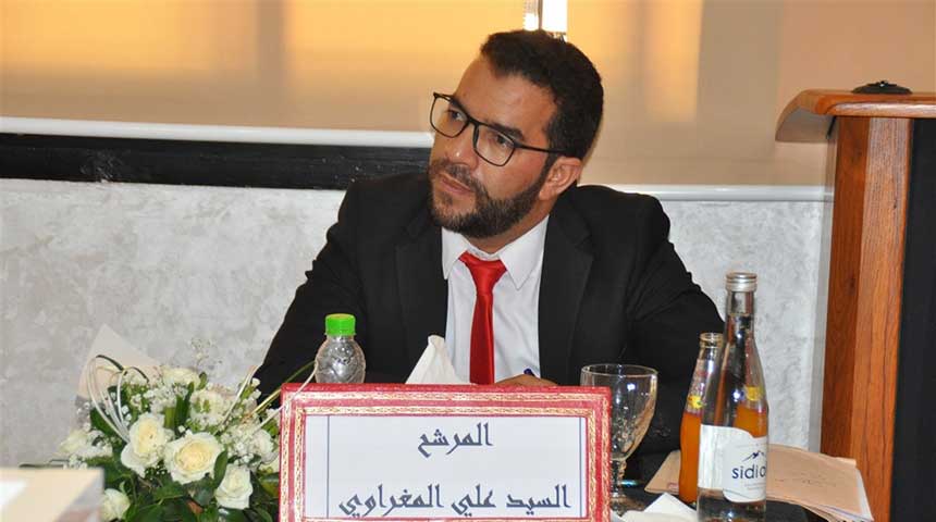 المغراوي يحلّل معالم الانتقال الديمقراطي بالمغرب وتونس في أطروحة