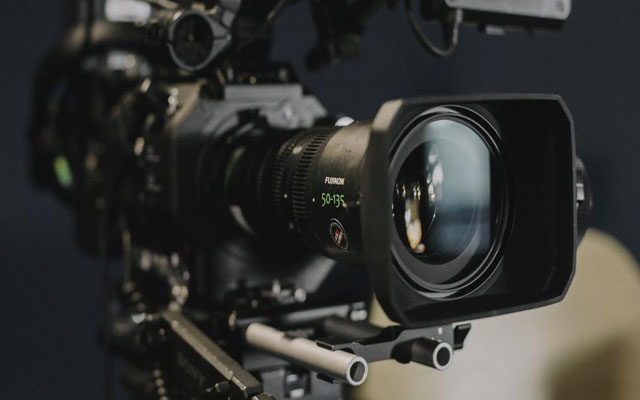 المركز السينمائي يكشف كيفية الاستفادة من تصريح التصوير الذاتي السمعي البصري للصحافة الإلكترونية