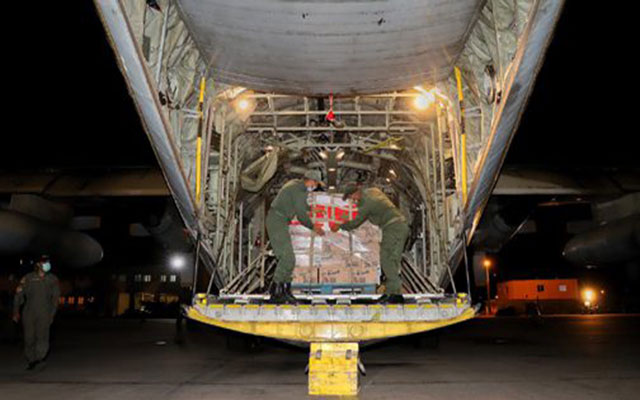 ثلاث طائرات تتوجه إلى تونس محملة بالمساعدة الطبية العاجلة التي أمر بها الملك محمد السادس