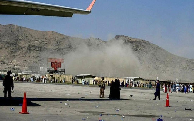 73 قتيلا وجريحا جراء الهجوم الإرهابي على  مطار العاصمة الأفغانية كابول(مع فيديو)