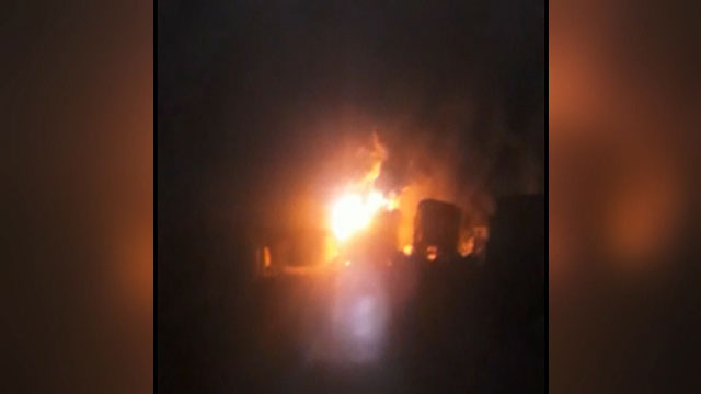تندوف..حريق مهول بحاوية يتخذها البعض مسكنا لهم بمخيم الرابوني(مع فيديو)