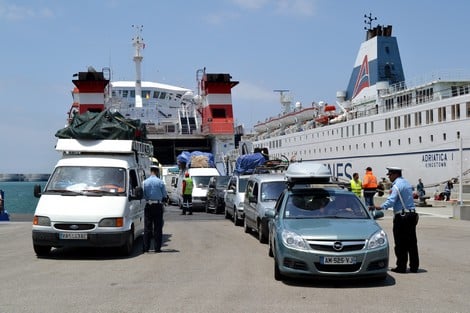 ضبط أسرة أدلت بوثائق مزورة لكورونا بميناء الناظور
