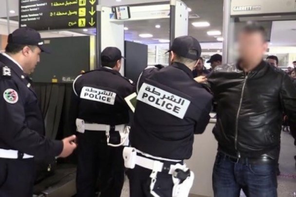 بوليس مطار "كازا" يوقف شخصين أدليا بشهادة اختبار مزورة للكشف عن كورونا