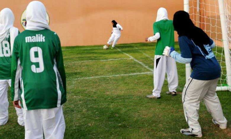 السعوديون يترقبون إطلاق دوري رسمي لكرة القدم خاص بالسيدات