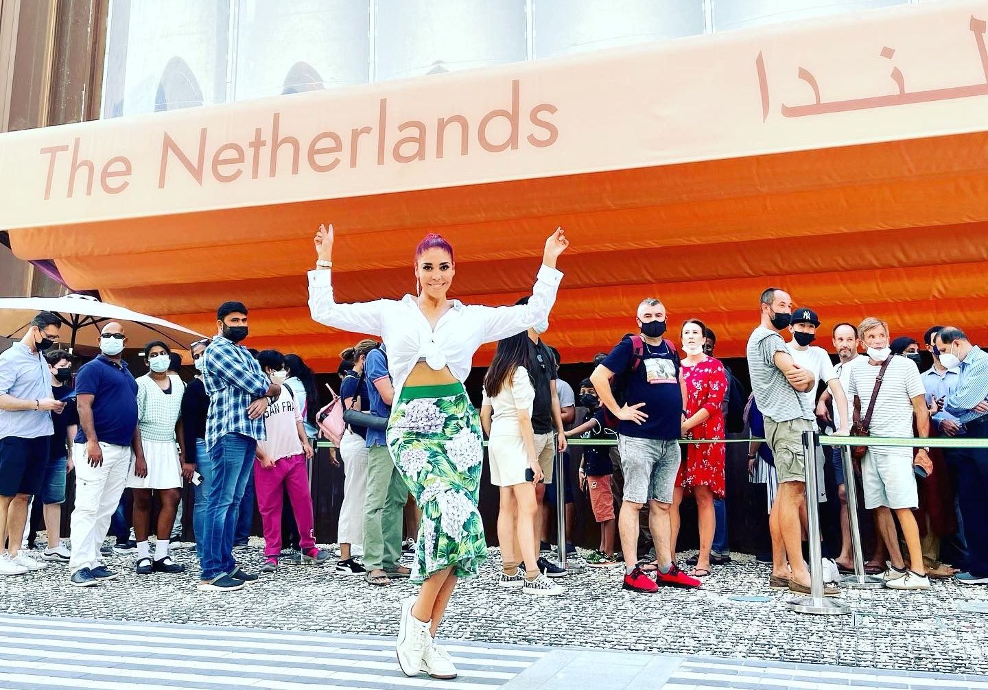 الفنانة المغربية الهولندية لاروسي تستعد لإحياء حفل ضخم في دبي