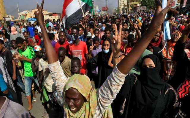 السودان.. "الحرية والتغيير" تدعو إلى العصيان المدني الشامل