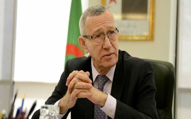 الرئيس الجزائري ينهي مهام وزيري الاتصال والفلاحة ووزيرا آخر