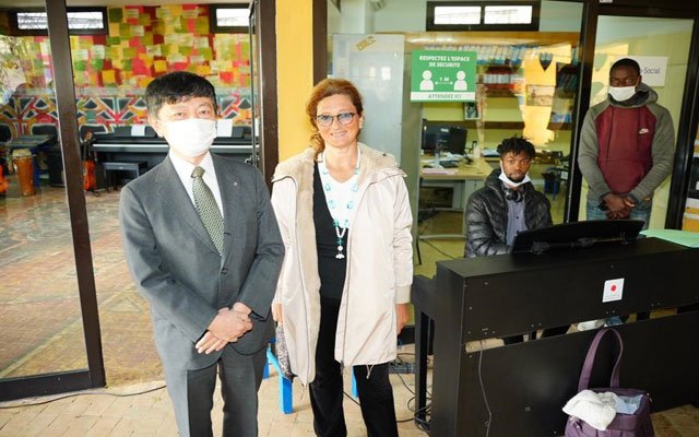 سفارة اليابان بالمغرب تتبرع بـ 7 آلات بيانو إلكترونية