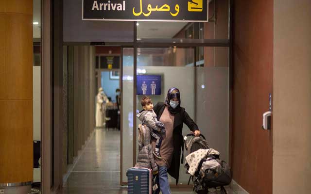 المغرب يُمدد تعليق الرحلات الجوية ويوقف الرحلات الاستثنائية لإعادة العالقين في الخارج