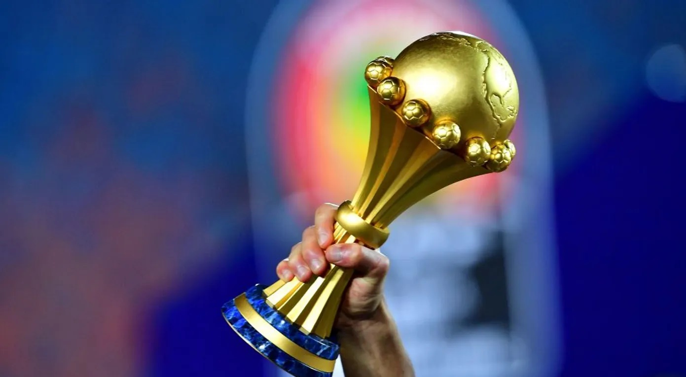 أسطورة إنجلترا ينتقد التعامل "العنصري" مع كأس أمم أفريقيا