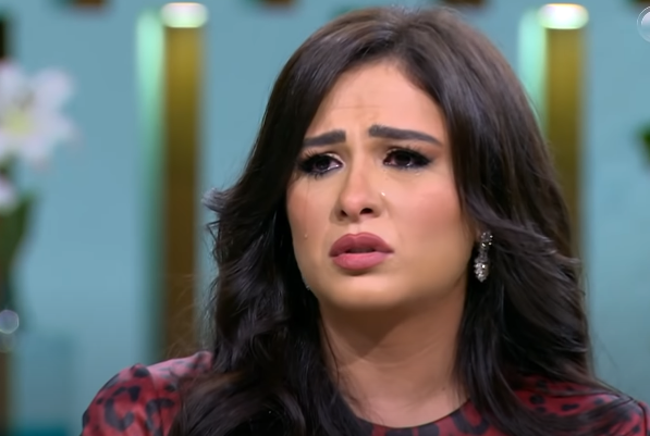 ياسمين عبد العزيز تبكي وتكشف تفاصيل مرضها لأول مرة (مع فيديو)