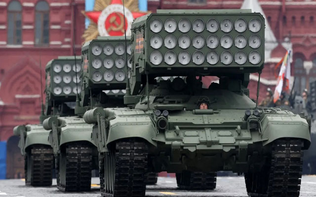 تمهيدا لقصف مدمر.. الجيش الروسي يدعو سكان العاصمة كييف إلى مغادرة منازلهم فورا