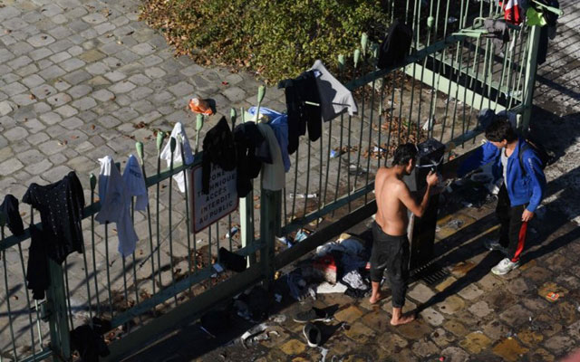 العفو الدولية: فرنسا تعامل المهاجرين “معاملة مهينة” ولا تحترم الحريات