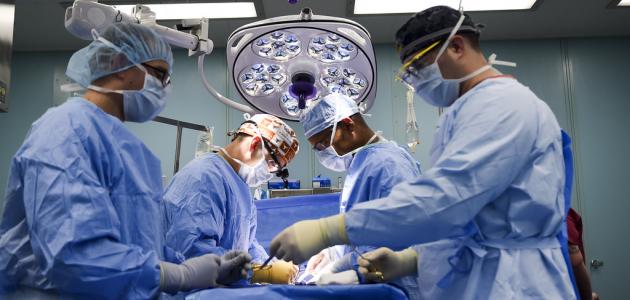 تقرير رسمي: لاتتجاوز معدل العمليات الجراحية لكل طبيب جراح 166 عملية سنويا