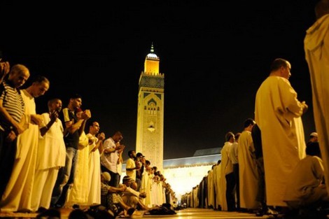 في أول ليلة في رمضان.. أجواء روحانية بمسجد الحسن الثاني بالبيضاء (مع الفيديو)