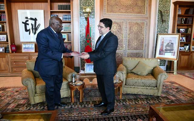 ناصر بوريطة يستقبل السفير المتجول لجمهورية أنغولا حاملا رسالة إلى الملك
