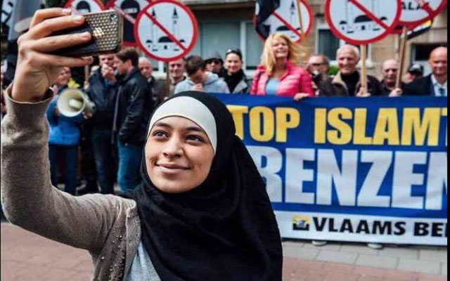 استطلاع رأي يكشف معاناة المسلمين في بريطانيا من الإسلاموفوبيا في أماكن عملهم