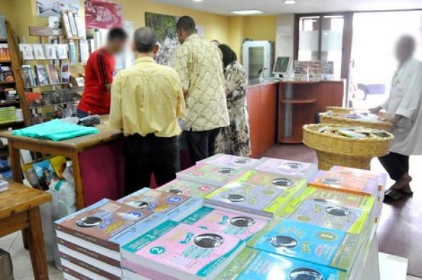 وزارة التربية الوطنية تخرج عن صمتها بشأن أسعار الكتب المدرسية
