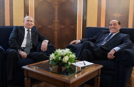 برلسكوني  يدافع عن بوتين: "حزبه ووزراؤه دفعوه إلى الحرب"