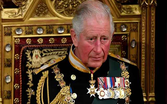 الملك تشارلز الثالث يعد بخدمة البريطانيين طوال حياته على غرار اليزابيث الثانية