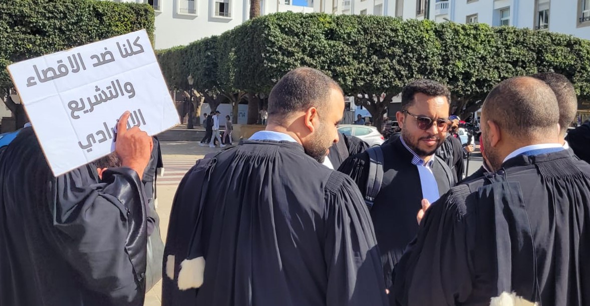 اعتصام المحامين الشباب أمام البرلمان مستمر ولقجع يقر بعدالة مطالب المحامين