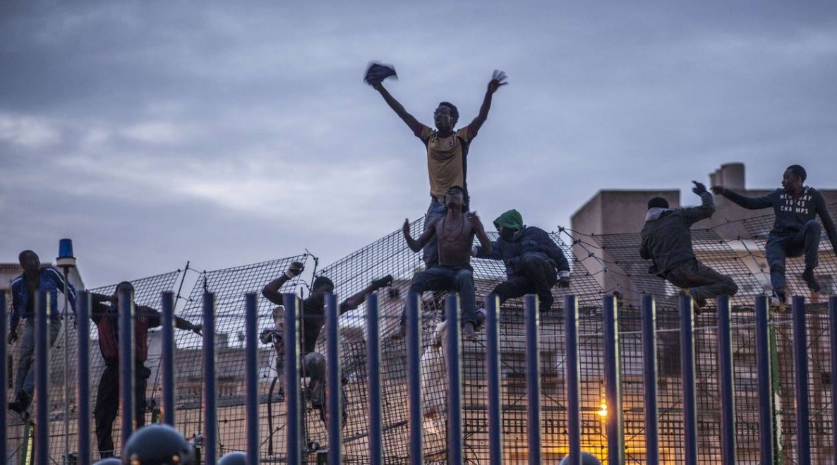 "الحرس المدني" يطالب بإعادة مقتحمي سياج مليلية المحتلة إلى المغرب
