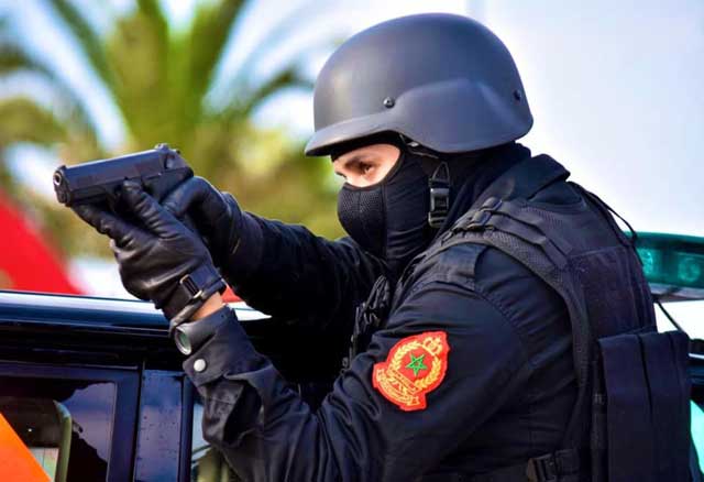 مفتش شرطة بأمن قلعة السراغنة يستعمل سلاحه الوظيفي بشكل احترازي لإيقاف شخص في حالة اندفاع