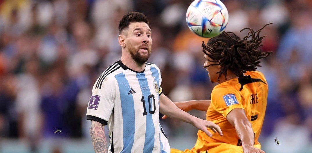 ميسي يقود الأرجنتين إلى نصف نهائي كأس العالم بقطر