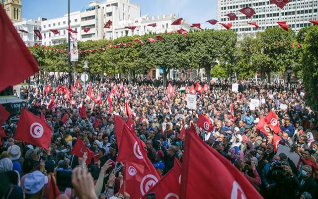 انطلاق مسيرة " جبهة الخلاص " المطالبة برحيل الرئيس قيس تونس ( مع فيديو) 