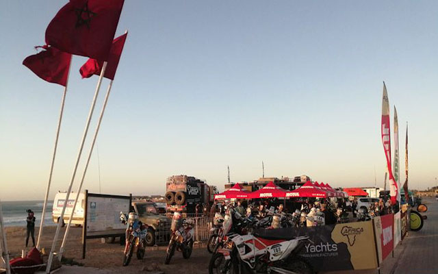 الداخلة.. رالي "The Real Way To Dakar" للدراجات النارية يستأنف رحلته إلى موريتانيا