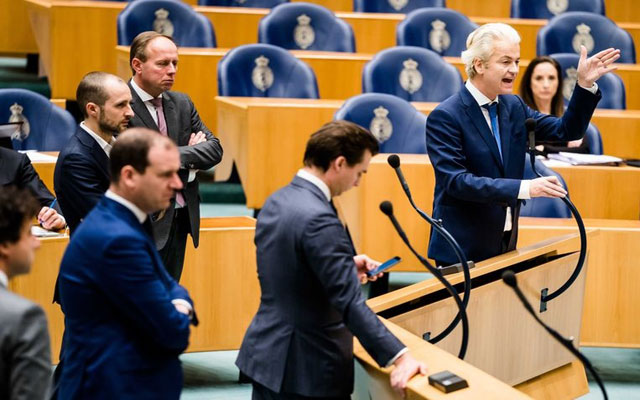 الحكومة الهولندية تتراجع عن قرار قبول أسر اللاجئين