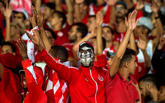 " المد الأحمر" يتوافد على مركب مولاي عبد الله ساعات قبل مباراة الوداد والهلال 
