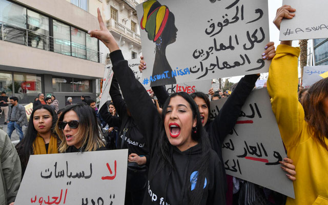 المئات يتظاهرون في تونس ضد الخطاب الرسمي لقيس سعيد "العنصري"