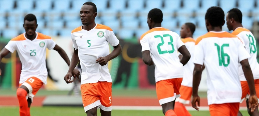 اتحادية النيجر لكرة القدم تهاجم الجزائر لابتزازها ومحاولة شرائها للعب مباراتها في الجزائر