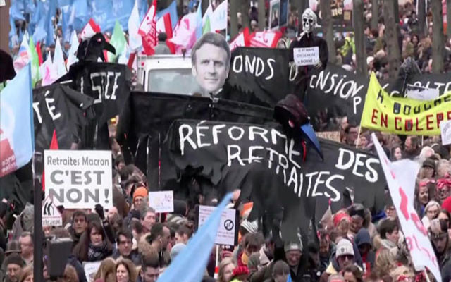 الصحافة الغربية: الرئيس الفرنسي مـاكرون "بطة عرجاء" و"عاجز عن الحكم"