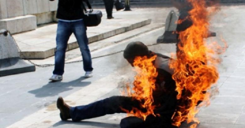 شخص  يشعل النار في جسده بالقرب من جامعة الحسن الأول بسطات