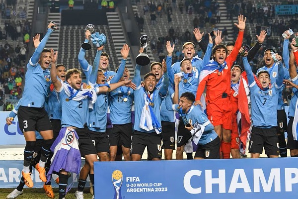 الأوروغواي تتوج بلقب كأس العالم للشباب تحت 20 عاما على حساب إيطاليا