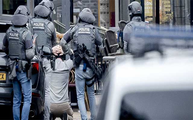 الشرطة الهولندية تعلن تحرير جميع الرهائن في بلدة إيدي واعتقال شخص