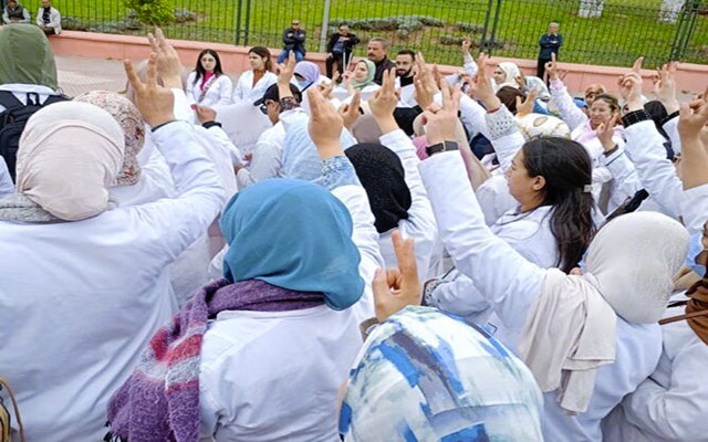 بني ملال.. تنسيقية الممرضين المتعاقدين تنظم مسيرة احتجاجية للمطالبة بالإدماج في قطاع الصحة