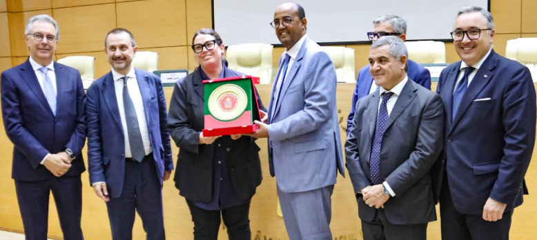 ولد الرشيد يبحث مع وفد برلماني إيطالي سبل تعزيز التنمية بجهة العيون