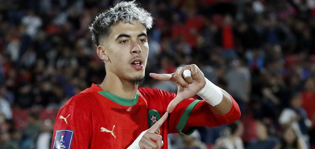 فاماليكاو يكرم  ياسر الزابيري بعد تتويجه بكأس العالم للشباب